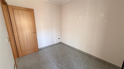 Centrale Appartamento Di 3 Vani & Acc. Buono Stato, Doppia Esposizione e Box.